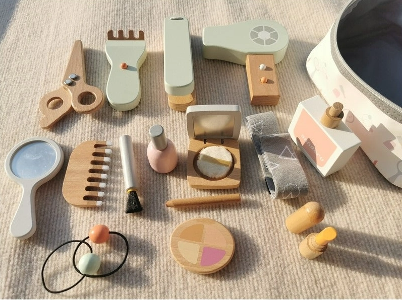 Wooden Makeup Set