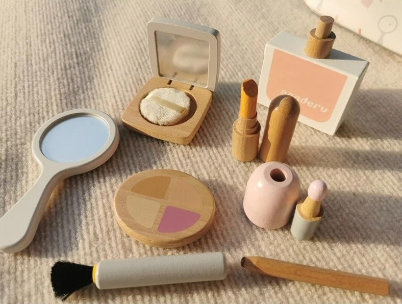 Wooden Makeup Set